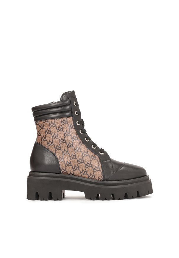 Kazar - Czarno-brązowe trzewiki damskie z podeszwą typu track. Zapięcie: zamek. Kolor: czarny. Materiał: skóra. Szerokość cholewki: normalna. Wzór: moro, nadruk. Styl: militarny, klasyczny