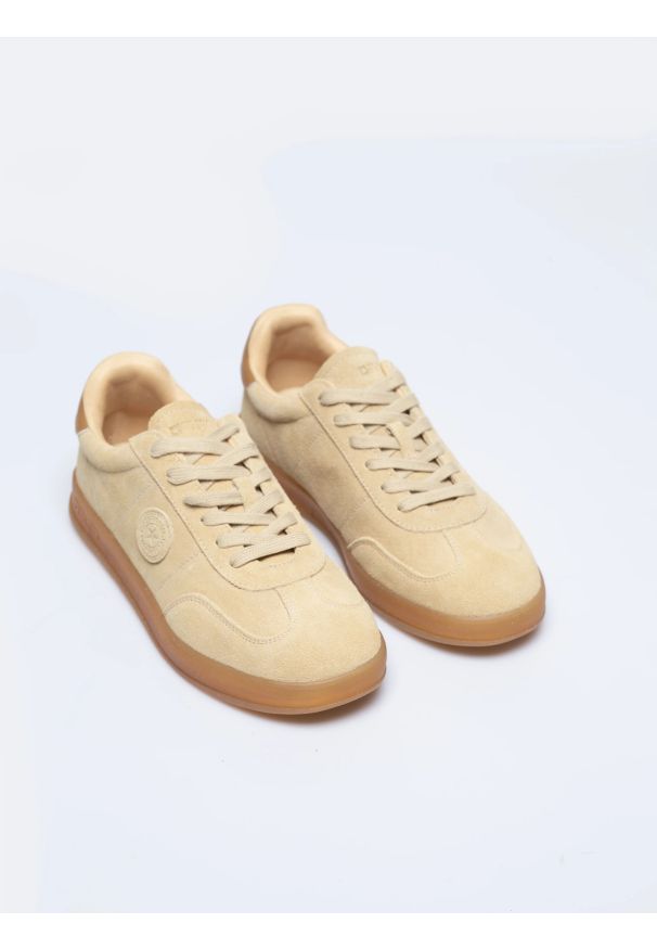 Big-Star - Sneakersy damskie ze skóry naturalnej zamszowej beżowe RR274849 801. Okazja: na co dzień. Zapięcie: sznurówki. Kolor: beżowy. Materiał: zamsz, skóra. Szerokość cholewki: normalna