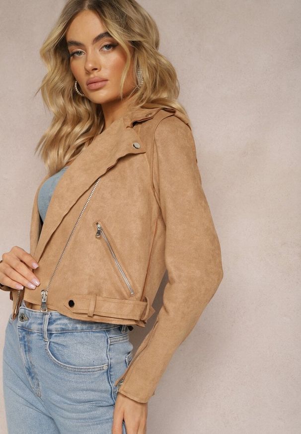 Renee - Ciemnobeżowa Ramoneska Charlee. Kolor: beżowy. Materiał: jeans, zamsz. Długość rękawa: długi rękaw. Długość: długie. Wzór: aplikacja. Styl: klasyczny, wizytowy