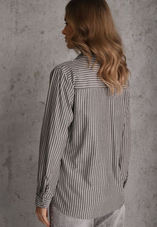 Renee - Czarna Koszula z Bawełną w Prążki ze Zdobionymi Guzikami Mirasea. Kolor: czarny. Materiał: bawełna. Wzór: prążki, aplikacja. Styl: elegancki