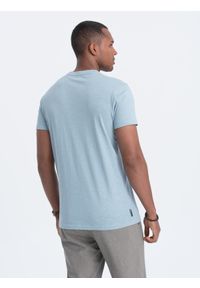 Ombre Clothing - Dzianinowy T-shirt męski z naszytą kieszonką - błękitny V4 S1621 - XXL. Kolor: niebieski. Materiał: dzianina. Długość rękawa: krótki rękaw. Długość: krótkie. Wzór: aplikacja. Styl: klasyczny #7