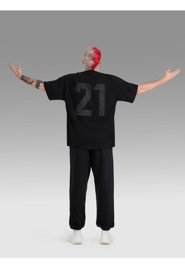 4f - 4F T-shirt oversize z nadrukiem męski 4F x Tomasz Fornal - czarny M. Okazja: na co dzień. Kolor: czarny. Materiał: materiał, dzianina. Długość: długie. Wzór: nadruk. Styl: street, sportowy, casual