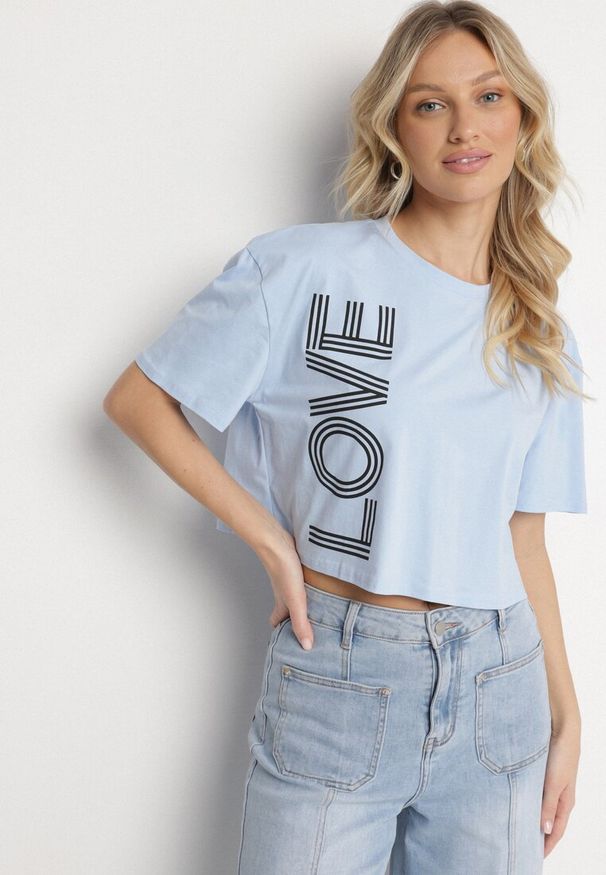 Born2be - Niebieski Krótki Bawełniany T-shirt z Napisem Sannirra. Okazja: na co dzień. Kolor: niebieski. Materiał: bawełna. Długość: krótkie. Wzór: napisy. Styl: klasyczny, casual