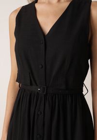 Born2be - Czarna Sukienka o Rozkloszowanym Kroju z Wiskozą i Bawełną z Paskiem Kelaliria. Okazja: na co dzień, na randkę. Kolor: czarny. Materiał: wiskoza, bawełna. Typ sukienki: proste. Styl: casual, elegancki #5