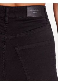 Gina Tricot Szorty jeansowe Molly denim shorts 88291 Czarny Regular Fit. Kolor: czarny. Materiał: jeans, bawełna #4