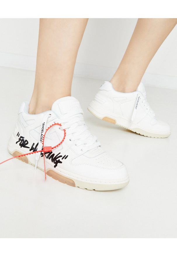 OFF-WHITE - Sneakersy For Walking Out of Office. Kolor: biały. Materiał: jeans. Wzór: aplikacja