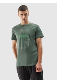 4f - T-shirt regular z nadrukiem męski. Kolor: brązowy, oliwkowy, wielokolorowy. Materiał: bawełna, dzianina. Wzór: nadruk