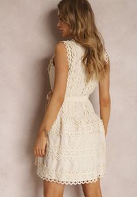 Renee - Jasnobeżowa Sukienka Ismeia. Kolor: beżowy. Materiał: koronka, materiał. Długość rękawa: na ramiączkach. Styl: boho. Długość: mini #4