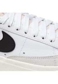 Nike Sneakersy Blazer Low Platform DJ0292 Biały. Kolor: biały. Materiał: skóra. Obcas: na platformie #2