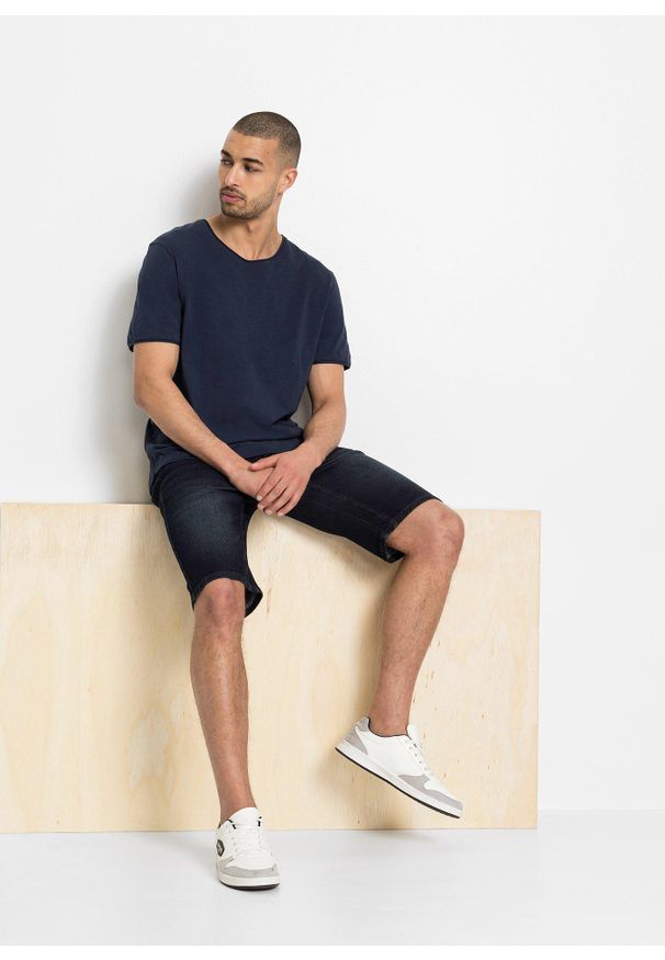 bonprix - Bermudy jeansowe ze stretchem i wzmocnionym krokiem, regular fit. Kolor: niebieski. Styl: elegancki, klasyczny