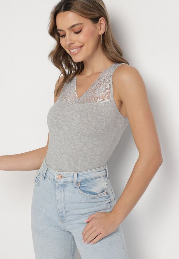 Born2be - Ciemnoszary Top z Bawełny z Koronką Arionor. Okazja: na co dzień. Kolor: szary. Materiał: koronka, bawełna. Wzór: koronka. Styl: klasyczny, casual
