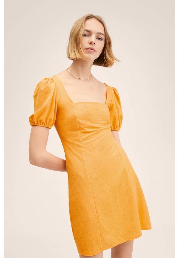mango - Mango sukienka Teorica kolor żółty mini prosta. Okazja: na co dzień. Kolor: żółty. Długość rękawa: krótki rękaw. Typ sukienki: proste. Styl: casual. Długość: mini