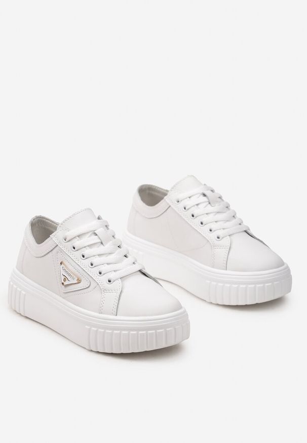 Renee - Białe Sneakersy Skórzane na Platformie Ulvinasa. Zapięcie: sznurówki. Kolor: biały. Materiał: skóra. Obcas: na platformie