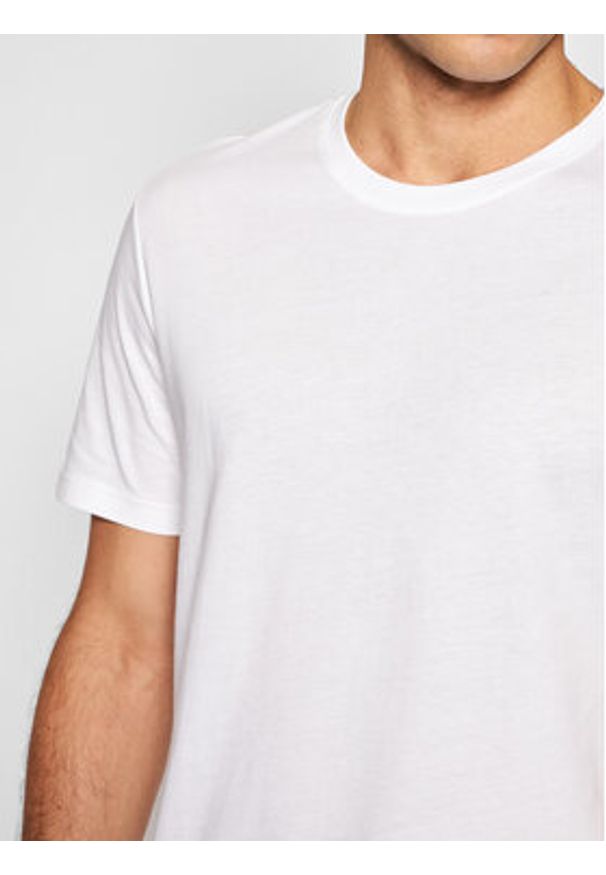 United Colors of Benetton - United Colors Of Benetton T-Shirt 3U53J1F15 Biały Regular Fit. Kolor: biały. Materiał: bawełna