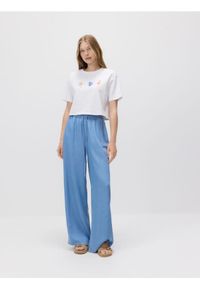 Reserved - Krótki t-shirt z nadrukiem - biały. Kolor: biały. Materiał: bawełna, dzianina. Długość: krótkie. Wzór: nadruk