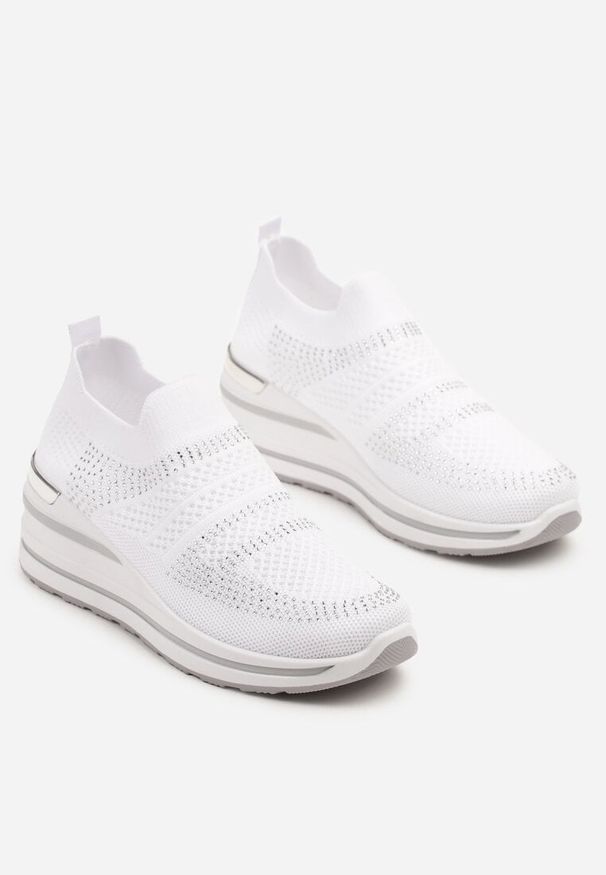 Renee - Białe Sneakersy z Siateczki na Koturnie o Wsuwanym Fasonie Polreia. Okazja: na co dzień. Kolor: biały. Materiał: jeans, materiał. Obcas: na koturnie