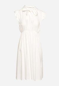 Born2be - Biała Rozkloszowana Sukienka z Wiązanym Dekoltem i Gumką w Pasie Ozdobiona Falbanką Dimonima. Kolor: biały. Materiał: bawełna, wiskoza. Wzór: aplikacja. Typ sukienki: rozkloszowane. Styl: retro, elegancki #5