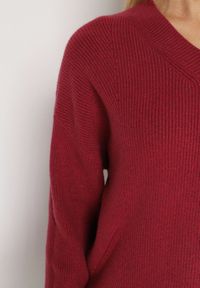 Born2be - Bordowy Sweter z Domieszką Kaszmiru z Dekoltem w Serek Feralaine. Okazja: na co dzień, na spotkanie biznesowe. Typ kołnierza: dekolt w serek. Kolor: czerwony. Materiał: kaszmir. Styl: klasyczny, casual, elegancki, biznesowy #4