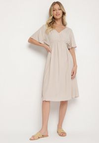 Born2be - Beżowa Bawełniana Sukienka o Rozkloszowanym Fasonie Liranelle. Okazja: na co dzień. Typ kołnierza: dekolt w kształcie V. Kolor: beżowy. Materiał: bawełna. Długość rękawa: krótki rękaw. Sezon: lato. Typ sukienki: rozkloszowane. Styl: elegancki, casual #1