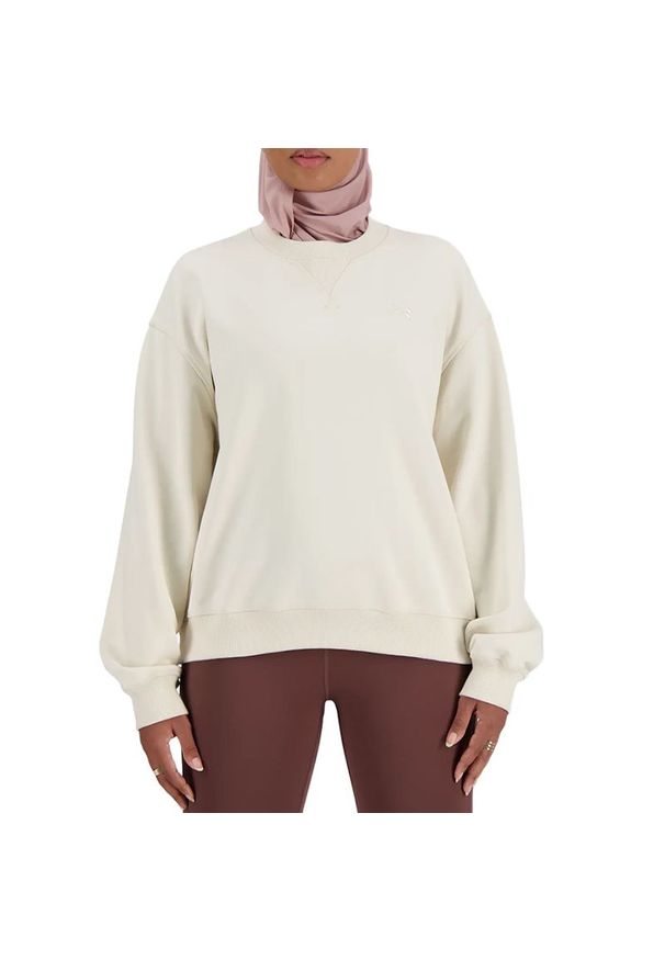 Bluza New Balance WT41500LIN - beżowa. Okazja: na co dzień. Kolor: beżowy. Materiał: tkanina, bawełna, prążkowany, dresówka. Styl: klasyczny, casual