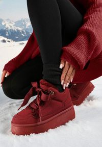 Born2be - Bordowe Sneakersy Vices w Stylu Śniegowców na Platformie z Ozdobnym Futerkiem Nalirea. Okazja: na co dzień, na spacer. Kolor: czerwony. Materiał: futro. Obcas: na platformie. Sport: turystyka piesza #1