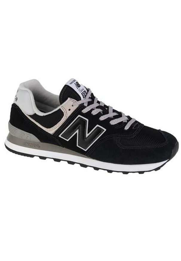 Buty do chodzenia męskie New Balance 574. Zapięcie: sznurówki. Kolor: czarny. Materiał: guma, tkanina, zamsz, materiał, syntetyk. Szerokość cholewki: normalna. Model: New Balance 574. Sport: turystyka piesza