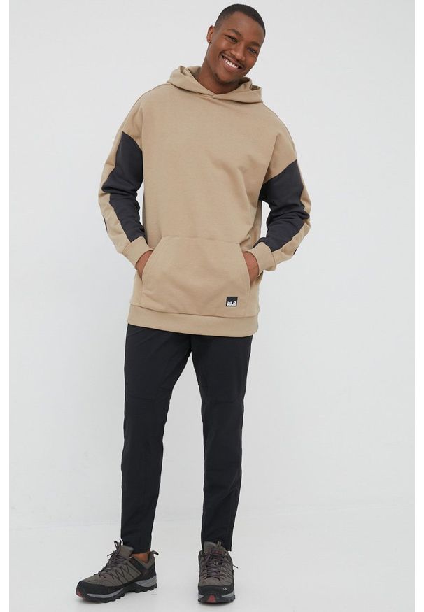 Jack Wolfskin bluza bawełniana męska kolor beżowy z kapturem gładka. Typ kołnierza: kaptur. Kolor: beżowy. Materiał: bawełna. Wzór: gładki
