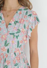 Born2be - Miętowa Sukienka Taliowana z Wiskozy w Kwiaty Adomisia. Kolor: miętowy. Materiał: wiskoza. Wzór: kwiaty. Sezon: wiosna, lato #3