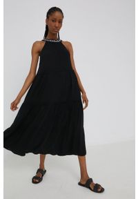 Answear Lab sukienka kolor czarny midi rozkloszowana. Kolor: czarny. Materiał: tkanina. Długość rękawa: na ramiączkach. Wzór: haft. Typ sukienki: rozkloszowane. Styl: wakacyjny. Długość: midi #5
