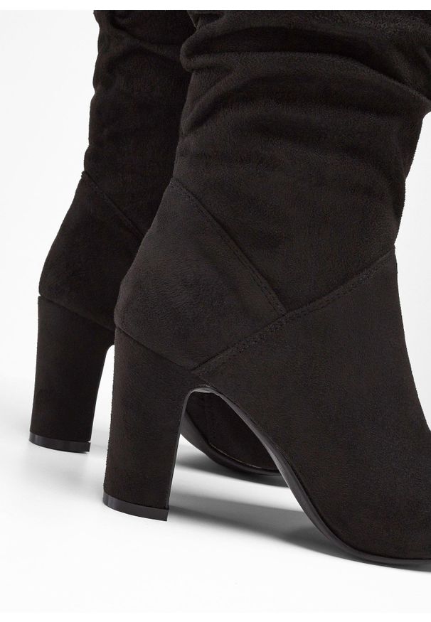 bonprix - Kozaki z marszczoną cholewką. Kolor: czarny. Materiał: welur, skóra. Szerokość cholewki: normalna. Obcas: na obcasie. Wysokość obcasa: średni