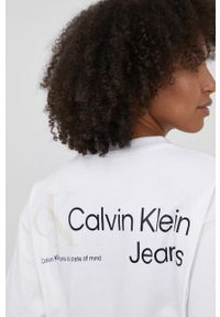 Calvin Klein Jeans t-shirt bawełniany kolor biały. Kolor: biały. Materiał: bawełna. Długość rękawa: krótki rękaw. Długość: krótkie. Wzór: nadruk