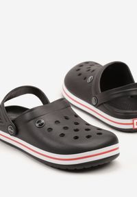 Born2be - Czarno-Czerwone Klapki z Paskiem Podtrzymującym Piętę Tiaria. Okazja: na co dzień. Kolor: czarny. Sezon: lato. Styl: casual #6