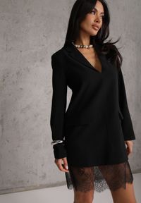 Renee - Czarna Sukienka-Marynarka VICES o Pudełkowym Kroju z Ozdobną Koronką Cheridine. Kolor: czarny. Materiał: koronka. Wzór: koronka. Styl: elegancki #1