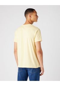 Wrangler - WRANGLER FRAME LOGO TEE MĘSKI T-SHIRT KOSZULKA NADRUK SUNLIGHT W7H3D3XCU 112146329. Wzór: nadruk