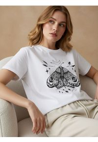 Sinsay - Bawełniana koszulka z nadrukiem - biały. Kolor: biały. Materiał: bawełna. Wzór: nadruk