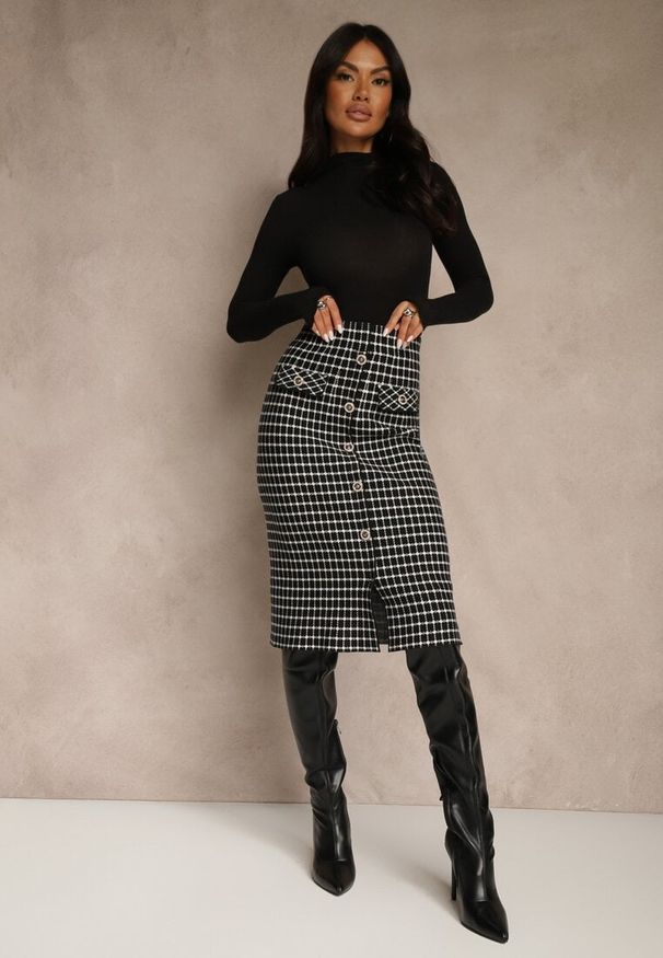 Renee - Czarno-Biała Tweedowa Spódnica Ołówkowa w Kratę z Guzikami Aretusa. Okazja: na spotkanie biznesowe. Stan: podwyższony. Kolor: czarny. Styl: biznesowy