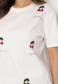 Born2be - Biały Bawełniany T-shirt Zdobiony Haftem z Motywem w Wiśnie Nevianira. Okazja: na co dzień. Kolor: biały. Materiał: bawełna. Wzór: aplikacja, haft. Styl: casual #5