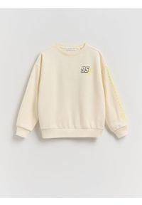 Reserved - Bluza z nadrukiem Auta - złamana biel. Materiał: bawełna. Wzór: nadruk #1