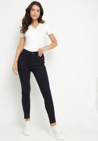 Born2be - Granatowe Jeansy Skinny z Bawełną Zarinel. Okazja: na co dzień. Kolor: niebieski. Długość: długie. Styl: elegancki, casual