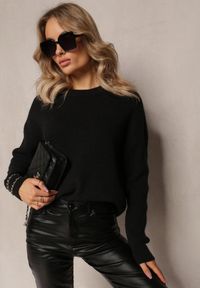 Renee - Czarny Dzianinowy Sweter z Okrągłym Dekoltem Aissorne. Kolor: czarny. Materiał: dzianina. Sezon: zima