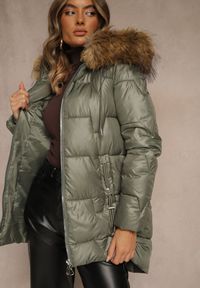 Renee - Zielona Kurtka z Pikowanymi Przeszyciami i Kapturem z Odpinanym Futrem Galenea. Okazja: na co dzień. Kolor: zielony. Materiał: futro. Styl: elegancki, casual
