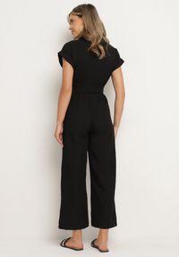 Born2be - Czarny Kombinezon z Krótkim Rękawem i Szerokimi Nogawkami z Materiałowym Paskiem Floeria. Okazja: na co dzień. Kolor: czarny. Materiał: materiał. Długość rękawa: krótki rękaw. Długość: krótkie. Styl: casual, elegancki, wizytowy #5
