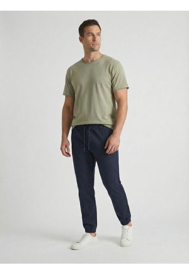 Sinsay - Bawełniane spodnie jogger - granatowy. Kolor: niebieski. Materiał: bawełna