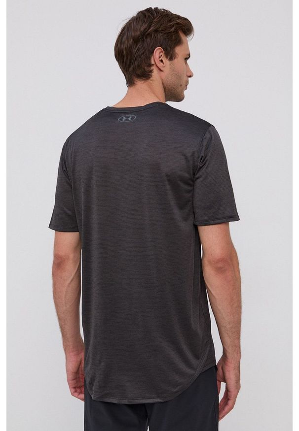 Under Armour - T-shirt. Okazja: na co dzień. Kolor: czarny. Materiał: dzianina. Styl: casual