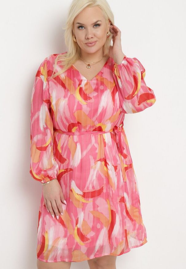 Born2be - Fuksjowa Trapezowa Sukienka z Długim Rękawem i Podszewką Nadica. Kolor: różowy. Długość rękawa: długi rękaw. Typ sukienki: trapezowe