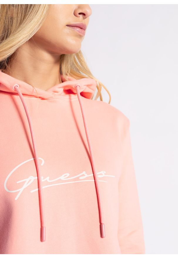 Bluza z kapturem damska różowa Guess Dottie Regular Fit. Okazja: na co dzień. Typ kołnierza: kaptur. Kolor: różowy. Styl: casual