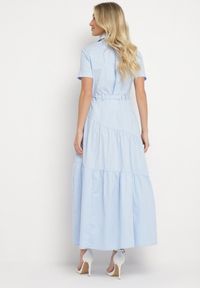 Born2be - Niebieska Taliowana Sukienka z Bawełny w Koszulowym Stylu z Imitacją Kieszeni Masefia. Okazja: na co dzień. Kolor: niebieski. Materiał: bawełna. Wzór: aplikacja. Typ sukienki: koszulowe. Styl: casual, elegancki, wizytowy #2