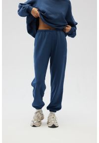Marsala - Spodnie typu jogger z HAFTEM w kolorze NAVY BLUE - NEVIS-XL. Materiał: poliester, dzianina, guma, bawełna. Wzór: haft. Styl: elegancki