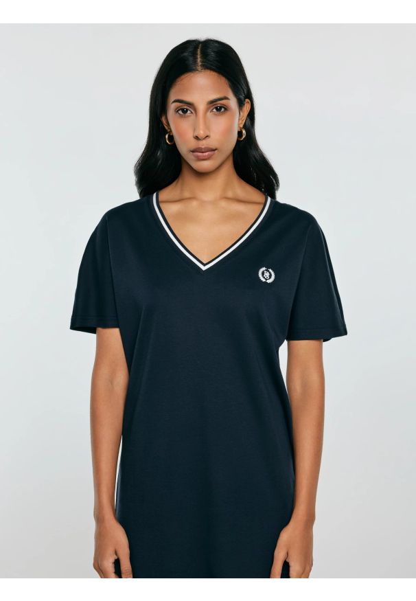 Big-Star - Sukienka damska dzianinowa z niewielkim haftem granatowa Zorkana 403. Okazja: na co dzień. Kolor: niebieski. Materiał: dzianina. Wzór: haft. Sezon: lato. Typ sukienki: sportowe. Styl: casual, klasyczny, sportowy. Długość: mini