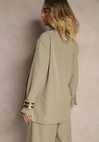 Renee - Jasnozielona Pudełkowa Marynarka Dwurzędowa o Fasonie Oversize Cornelise. Okazja: na co dzień, na spotkanie biznesowe. Kolor: zielony. Materiał: jeans. Styl: biznesowy, elegancki, casual #5